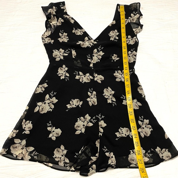 kimchi Blue UO Women’s Floral Romper - Picture 12 of 13